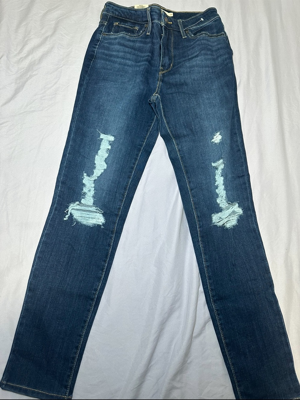 NWT Levi’s 721 High Rise Skinny Jeans Distressed Knee Medium Dark Wash